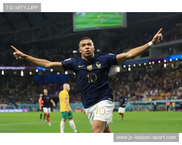 世界杯姆巴佩反击中巧妙分球助攻队友破门